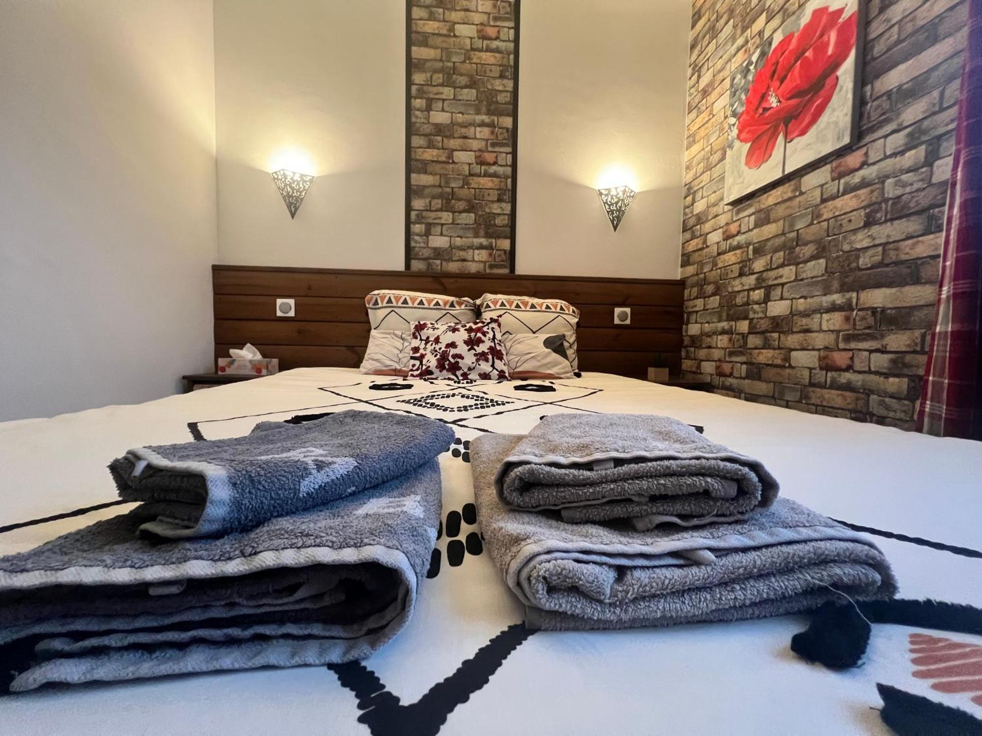 Chambres D'Hotes Le Saint Victor - Provence, Vaucluse Pernes-les-Fontaines Esterno foto
