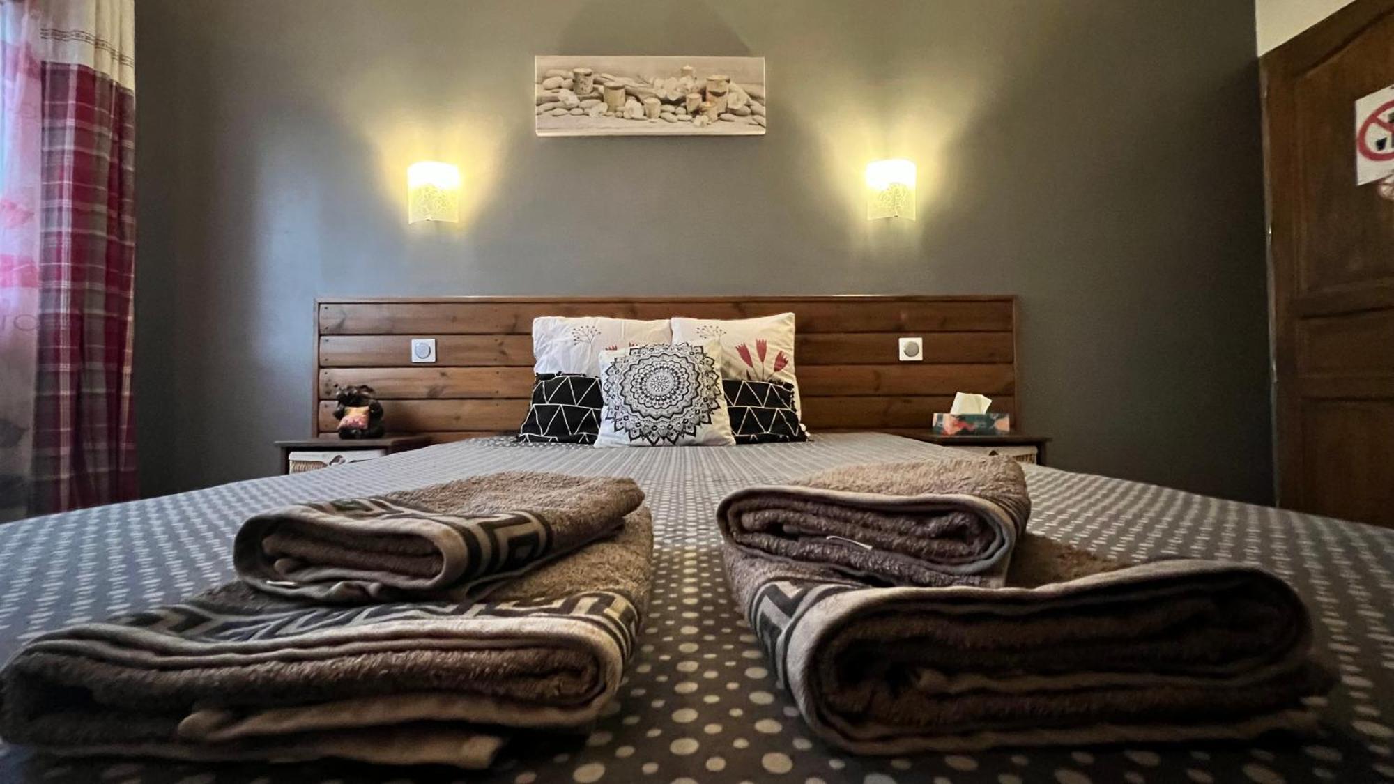 Chambres D'Hotes Le Saint Victor - Provence, Vaucluse Pernes-les-Fontaines Esterno foto