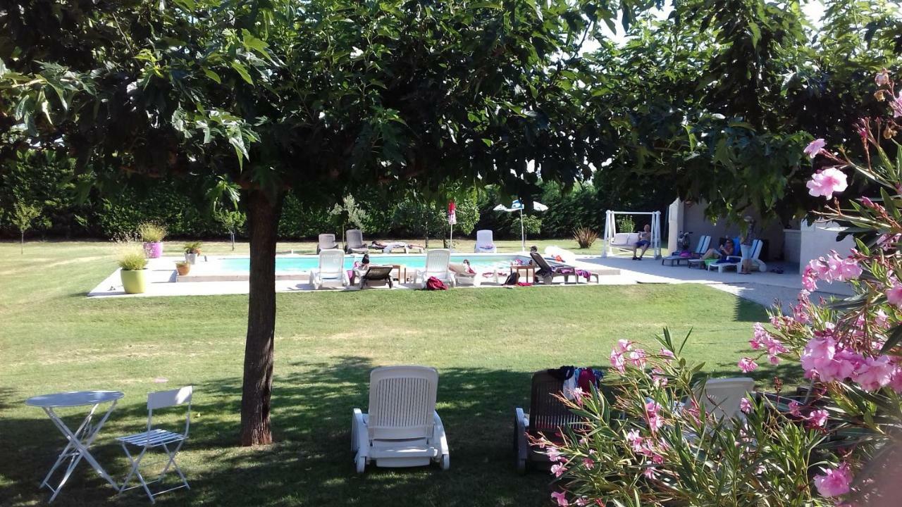 Chambres D'Hotes Le Saint Victor - Provence, Vaucluse Pernes-les-Fontaines Esterno foto
